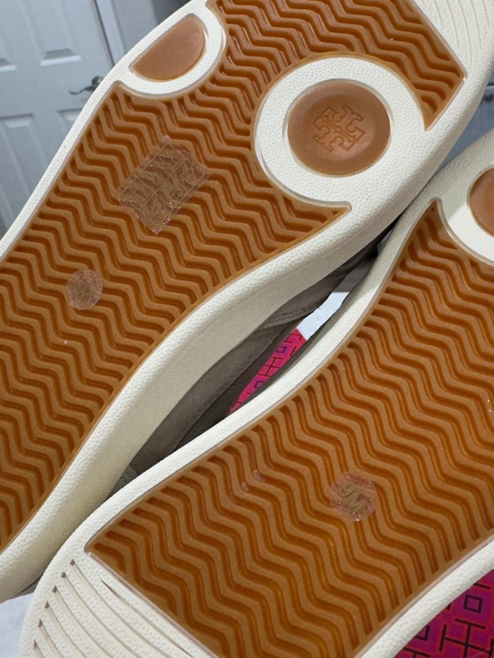 Tory Burch Beige  leather Logo Low-Top Sneakers - Picture 7 of 10